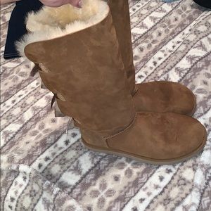 Chestnut bow uggs